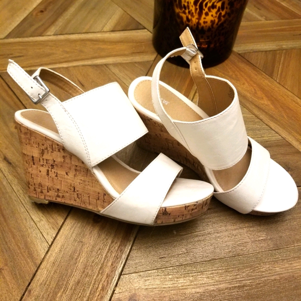 APT. 9 white wedges